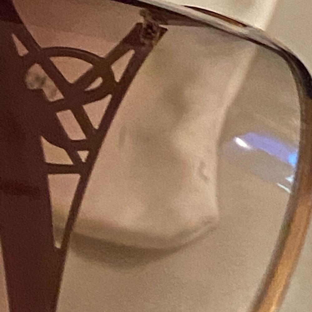 YSL sunglasses used but in mint condition for used glasses - Picture 3 of 11